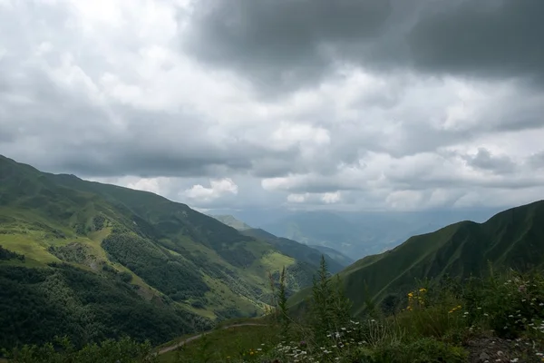 Гірська дорога в Грузії — стокове фото
