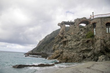 Monterosso köyde dev heykel