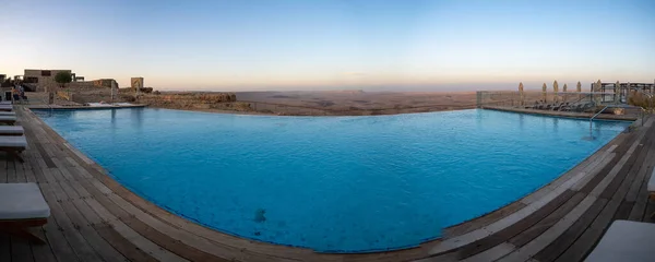 Çölün Ortasında Rahat Bir Tatil Yeri — Stok fotoğraf