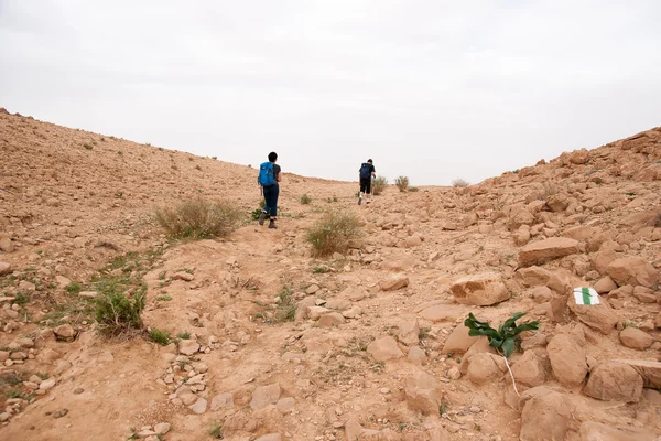 Viaje en piedra desierto actividad de senderismo aventura — Foto de Stock