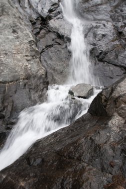 Dağ waterall ve nehir