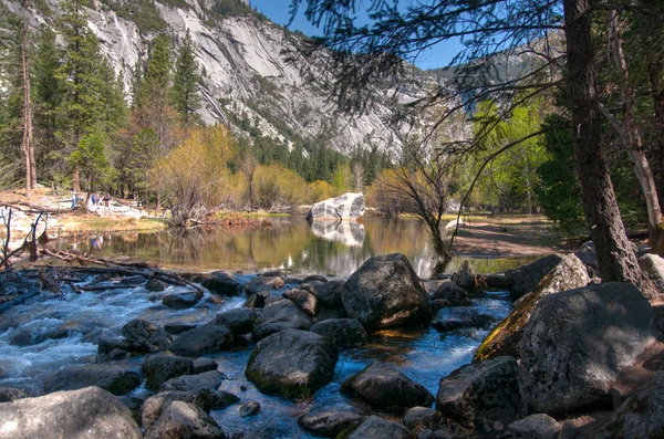 Water in Yosemite park — Stockfoto