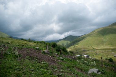 dağlarda yürüyüş