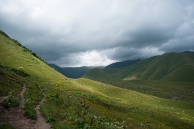 dağlarda yürüyüş