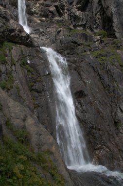 Dağ waterall ve nehir