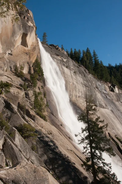 Водопады Невады в Йосемити — стоковое фото