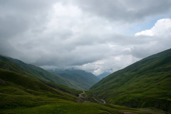 Camino de montaña en Georgia — Foto de Stock