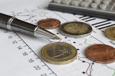 Para, hesap makinesi, grafik ve kalem ile mali geçmiş