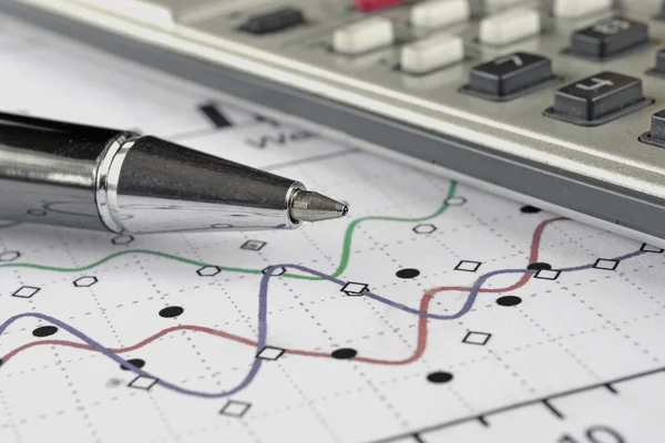 Zakelijke achtergrond met grafiek, pen en calculator — Stockfoto