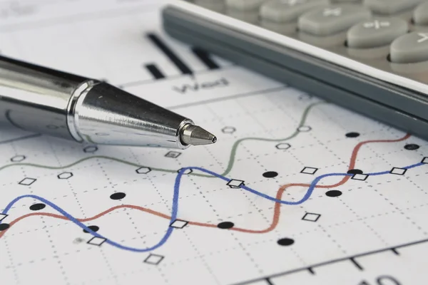 Zakelijke achtergrond met grafiek, pen en calculator — Stockfoto