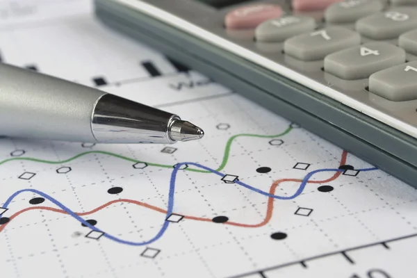 Бизнес фон с графиком, ручкой и калькулятором — стоковое фото