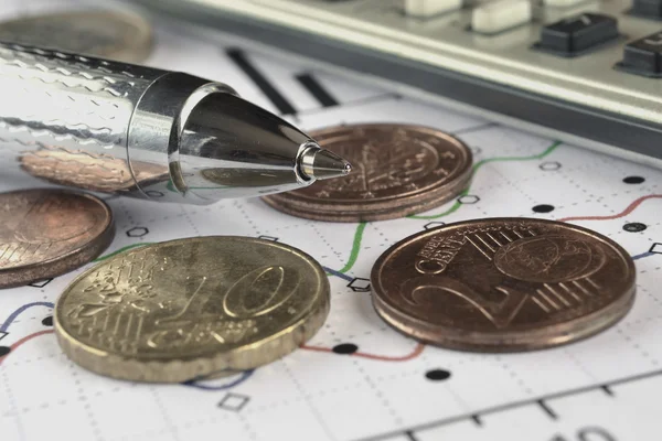 Finanzielle Hintergründe mit Geld, Taschenrechner, Grafik und Stift — Stockfoto