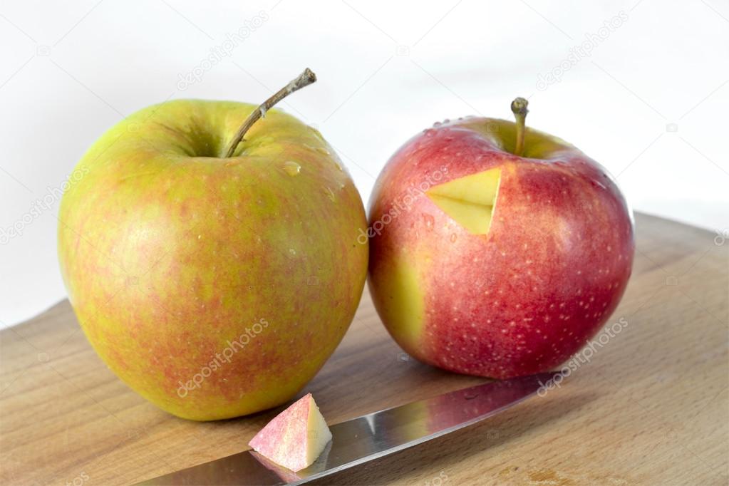 Apples on the desk