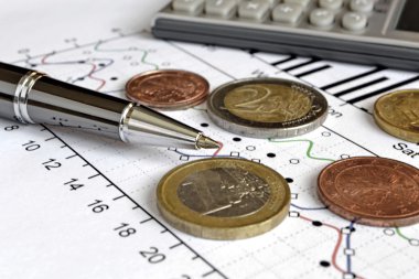 Para, hesap makinesi, grafik ve kalem ile mali geçmiş