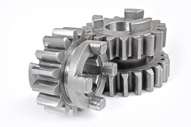 beyaz zemin üzerinde üç metal Dişliler