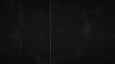 Gürültü, Toz, Saç, Tırmık ve Tahıl Eski Hasarlı 4K Filmde