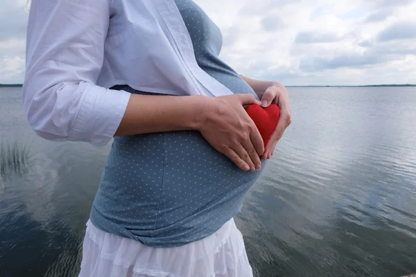 Pregnant woman with heart — Stock Photo, Image