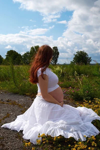 Pregnant woman. summer 2015 — Stock Photo, Image