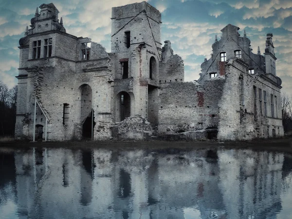 Flood and ruins — Stock Photo, Image