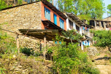 Nepal 'deki köy. Manaslu çevresindeki yürüyüş