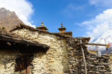 Nepal 'deki köy. Manaslu çevresindeki yürüyüş