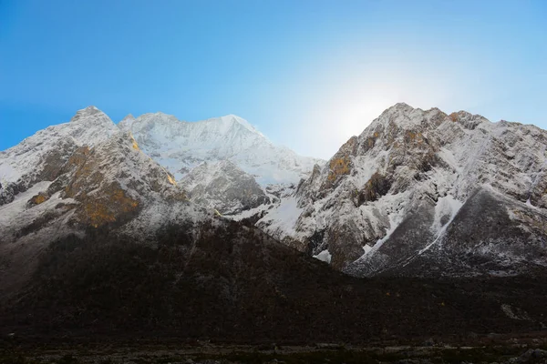 Sole Che Esce Dietro Montagne Dell Himalaya — Foto Stock