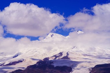 Cheget Dağı 'ndan Elbrus Dağı' nın görüntüsü