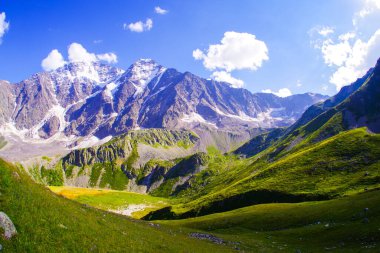 Cheget 'deki Donguz Orun Gölü Panoraması