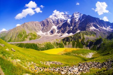 Cheget 'deki Donguz Orun Gölü Panoraması