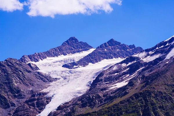 Cheget Vadisi 'ndeki dağ karları doruğa ulaştı.