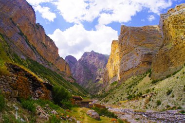 Chegem Vadisi 'ndeki Eltyubyu köyünün yakınındaki Jylgylu nehri vadisi.