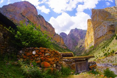 Yazar Kuliyev 'in ev müzesi Chegem nehri vadisindeki Eltyubyu köyü.