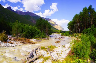 Chegem Nehri, Chegem kamp alanı yakınında.
