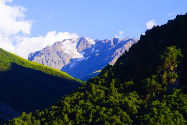 Chegem Vadisi 'nden Gara-Aususu Nehri Vadisi
