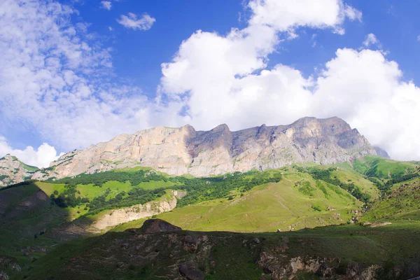 Kabardino-Balkar Cumhuriyeti 'ndeki Bezengi yüksek irtifa vadisi