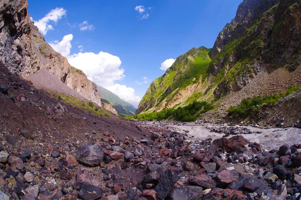 Baksan River Valley Bij Mount Elbrus Rechtenvrije Stockafbeeldingen