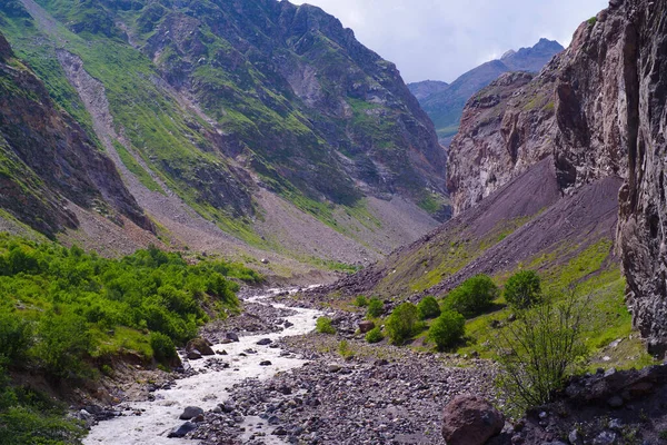 Κοιλάδα Του Ποταμού Baksan Κοντά Στο Όρος Elbrus Εικόνα Αρχείου