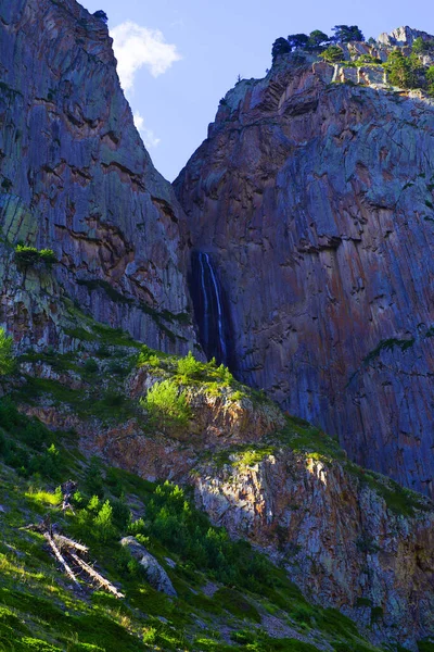 Bela Cachoeira Abai Desfiladeiro Chegem — Fotografia de Stock