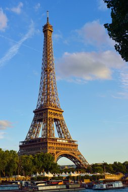 Paris 'teki Eyfel Kulesi