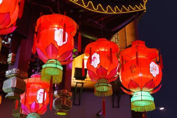 Lanterne rosse su strada di Sciangai — Foto Stock