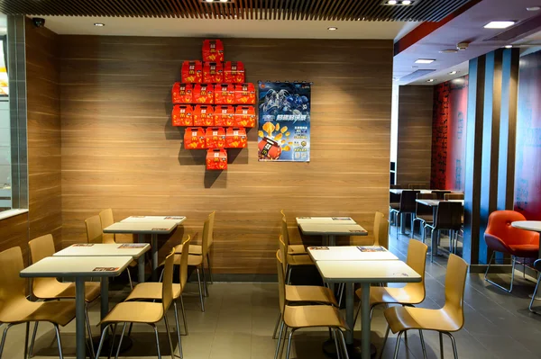 Inre av McDonalds restaurang — Stockfoto