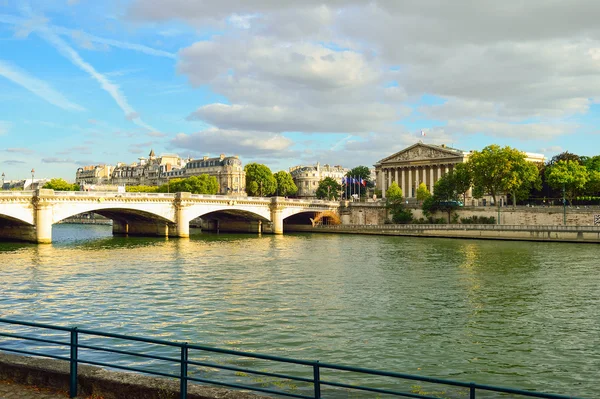 Blick auf seinen Fluss in Paris — Stockfoto