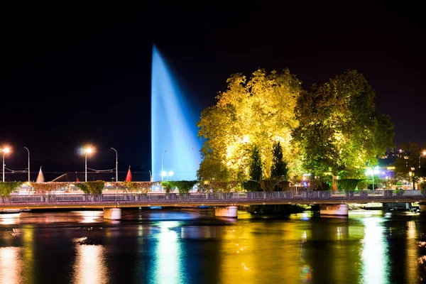 Geneva centro da cidade à noite — Fotografia de Stock
