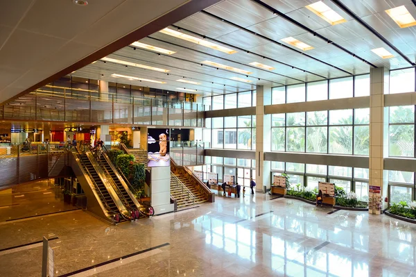 Intérieur de l'aéroport de Changi — Photo