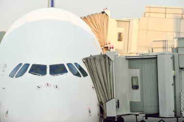 Airbus A380 Changi Airport adlı demirledi 
