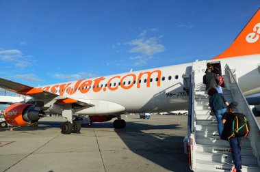 Cenevre Havaalanı'nda Jet İsviçre uçağı 