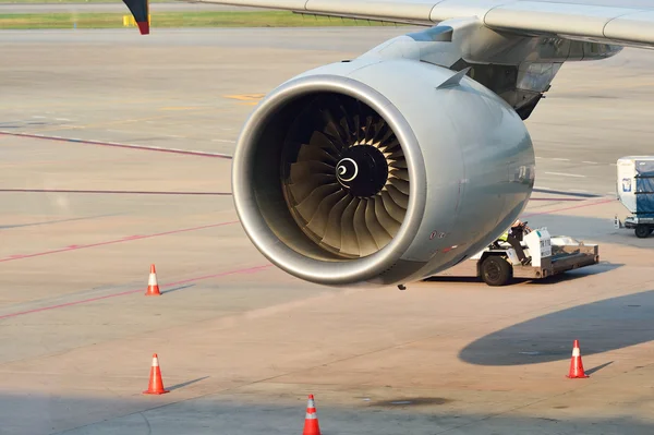 Motor de Airbus A380 en el aeropuerto de Changi — Foto de Stock