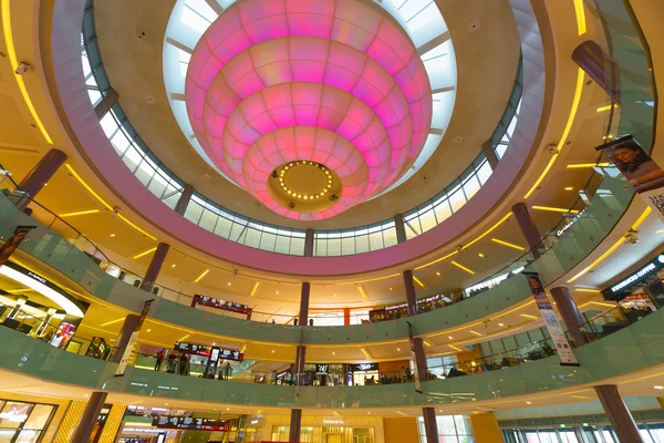 Εσωτερικό του το εμπορικό κέντρο Dubai Mall — Φωτογραφία Αρχείου