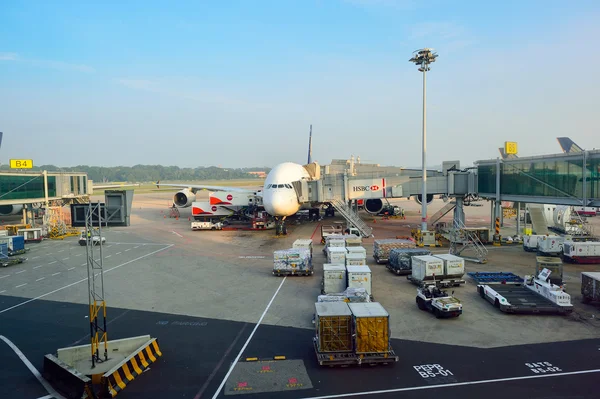 Airbus A380 atracado en el aeropuerto de Changi —  Fotos de Stock