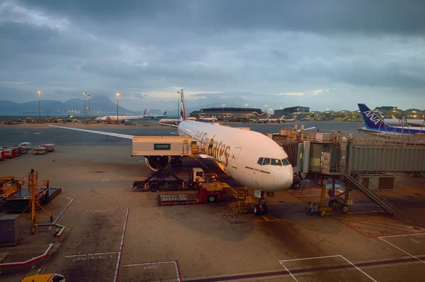 Docked jet aircraft — Stock Photo, Image